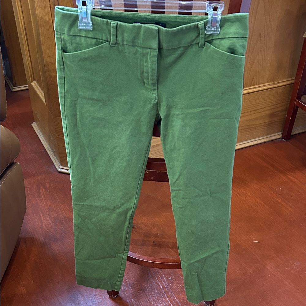 Green Slim Stretch Capris for Women - Classic Pull-On Style